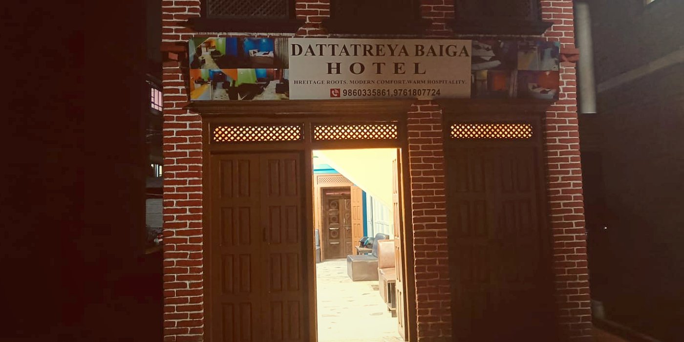 The hotel entrance on Mako Gali at dusk