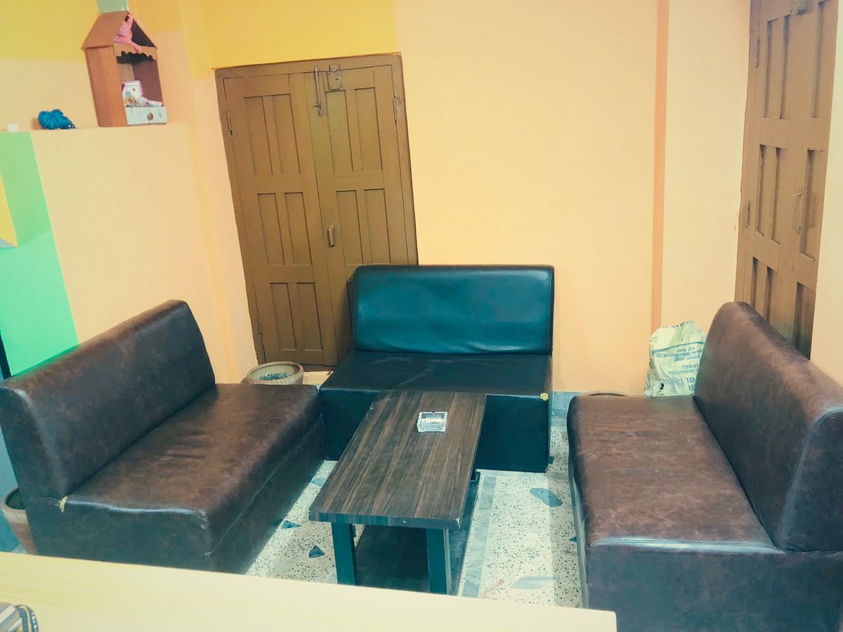 Guest lounge with sofa seating